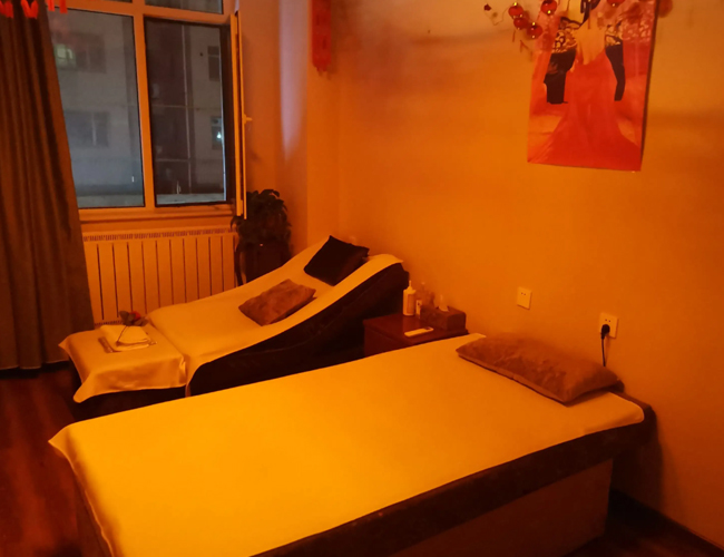 养身以静，养心以净，艺人阁伴您健康同行”：以宁静的环境和纯净的服务，为您的健康保驾护航